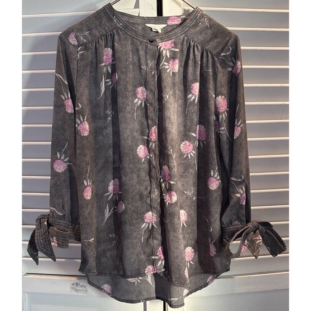 Caslon Top Blouse Women’s‎ Gray Pink Flowers Long Sleeves Medium Bows Button Up